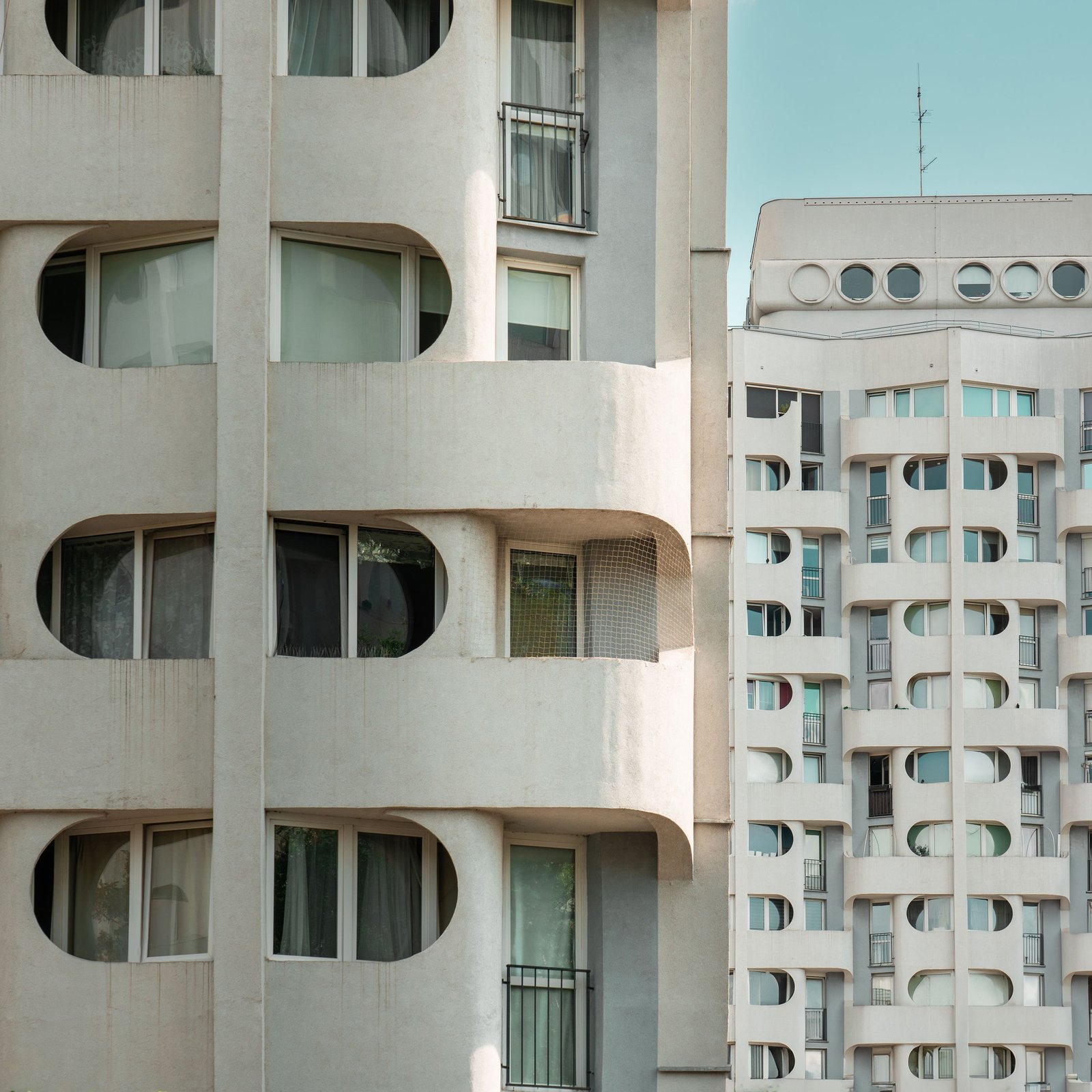 pexels-jakubzerdzicki-29339229